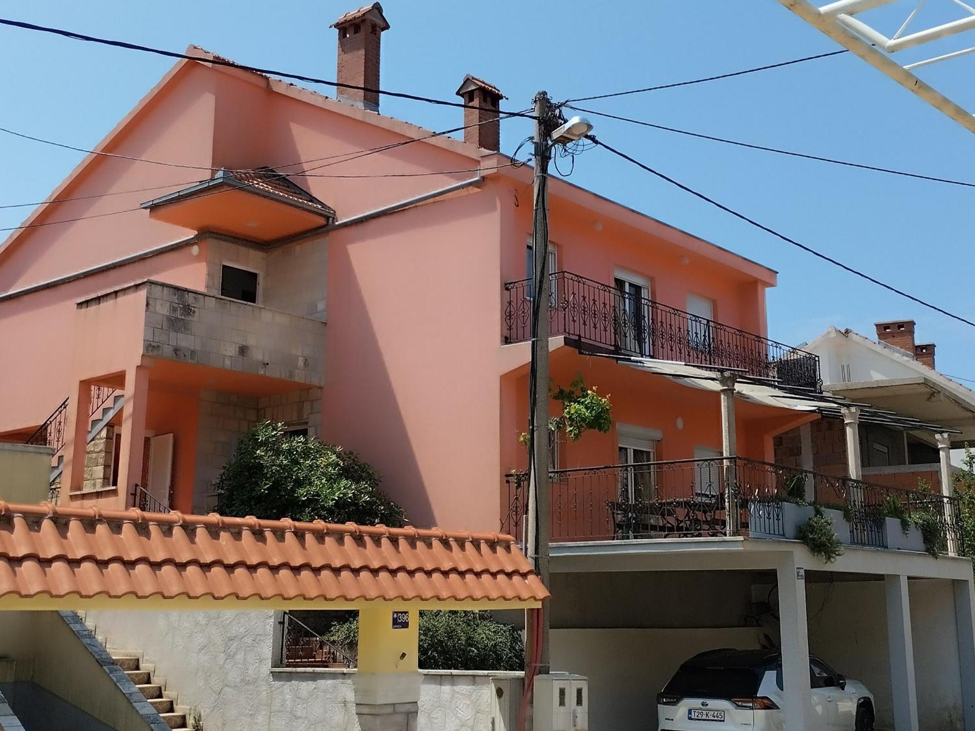 Miran Apartment Ivanica Bagian luar foto